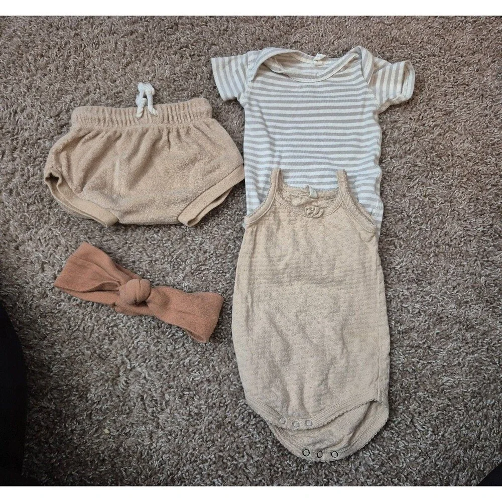 Quincy Mae baby girl bundle set of 4 size 0-3 months